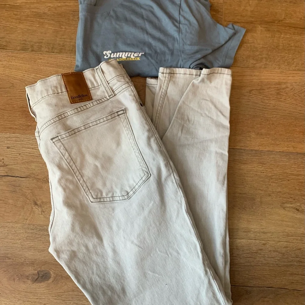 Goodfellow Jean white, size (33x30) T-Shirt size L